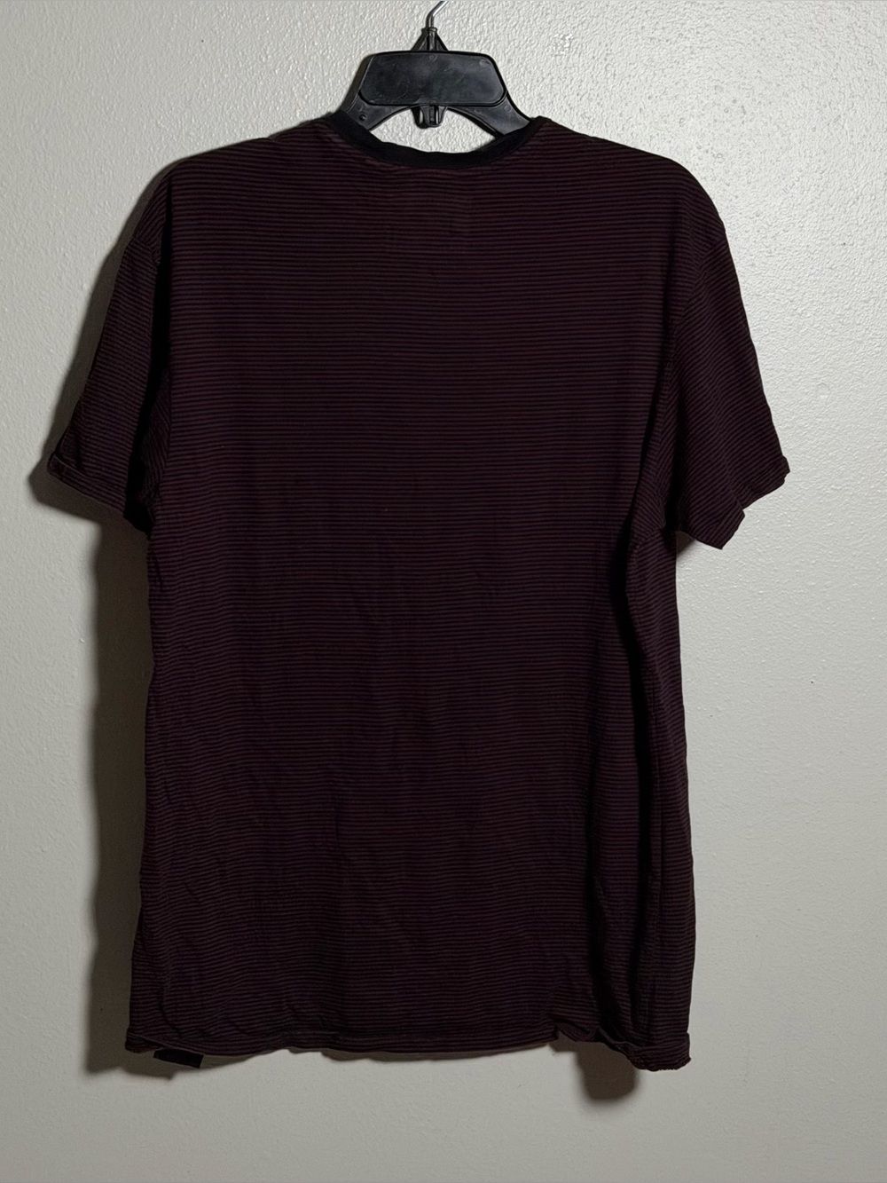 GUESS Men's Casual Preppy Striped Burgundy/Black Short Sleeve Pocket Tee size XL - Picture 6 of 9